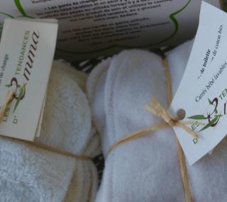 Le change de bébé avec des carrés lavables Le change de bébé avec des carrés lavables