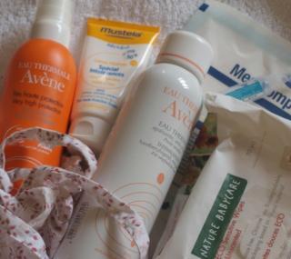 La trousse de bébé qui sauvera votre virée à la plage La trousse de bébé qui sauvera votre virée à la plage