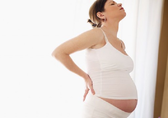 Comment soulager son dos pendant la grossesse ?