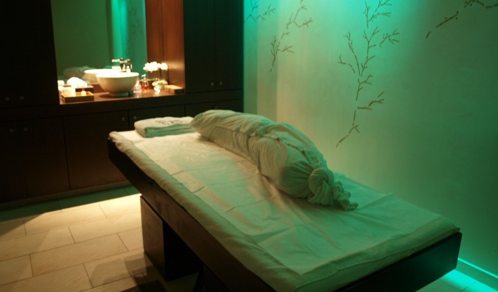cabine-soin-femme-enceinte-massage-villa-thalgo-paris-mum-to-be-party