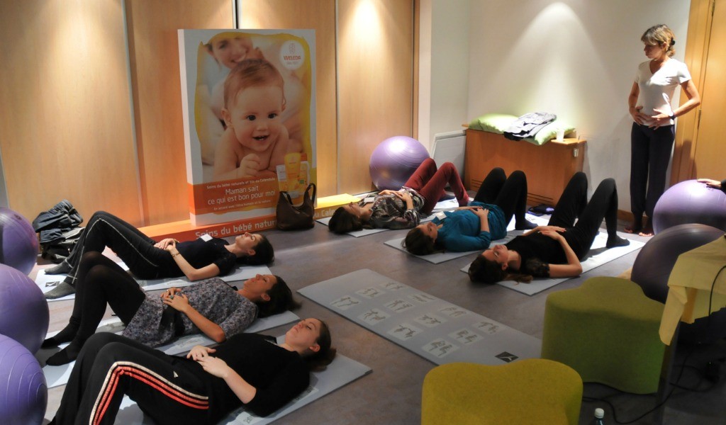 Atelier-yoga-post-natal-rencontre-jeunes-mamans-After-Mum-to-be-Party