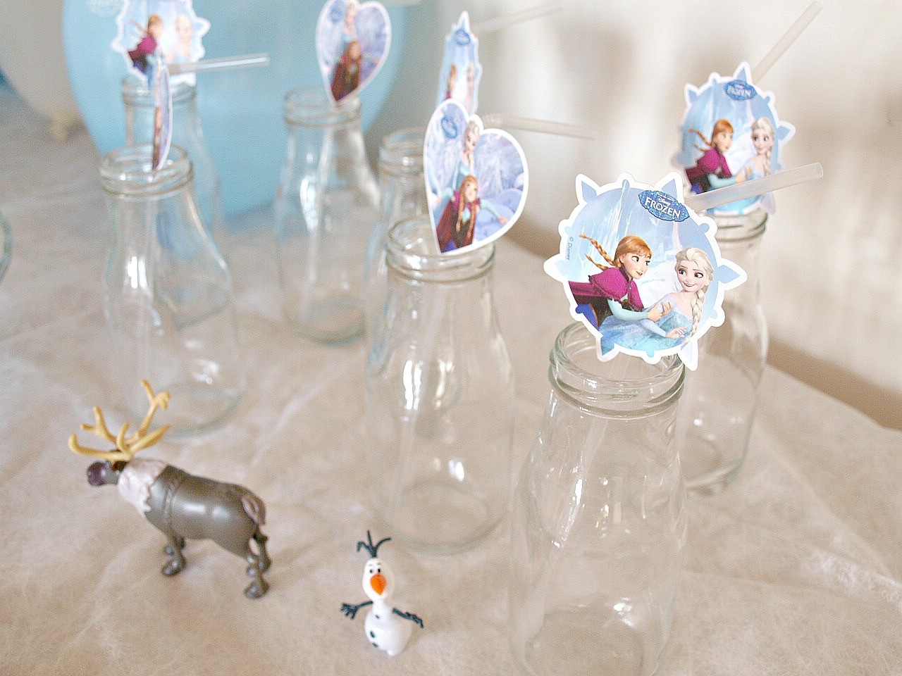 deco-table-theme-reine-des-neiges-mumtobeparty