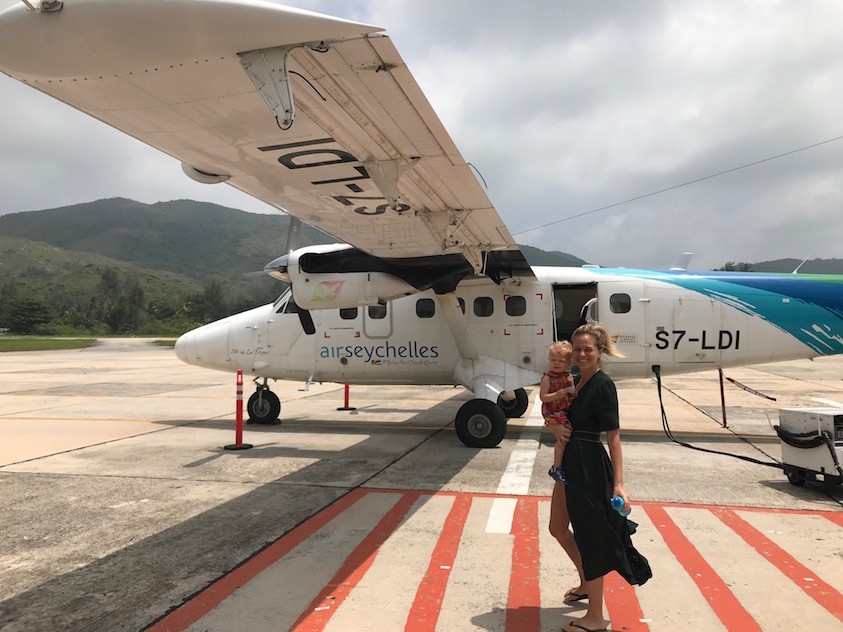 Préparer votre premier voyage en avion avec bébé. - Bouge Ta Tribu