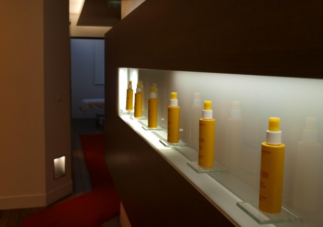 Soin-future-maman-Neuf-mois-en-beaute-institut-Clarins-Neuilly-Mum-to-be-Party-640×450