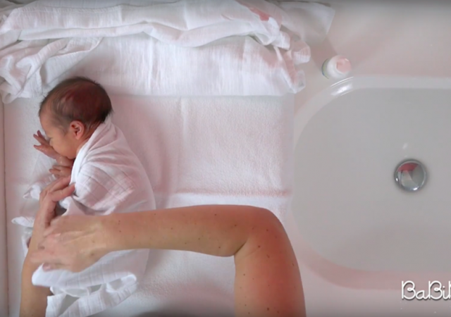 La Technique Du Bain Enveloppe Pour Diminuer Le Stress Du Bebe Avec Babibop Mum To Be Party