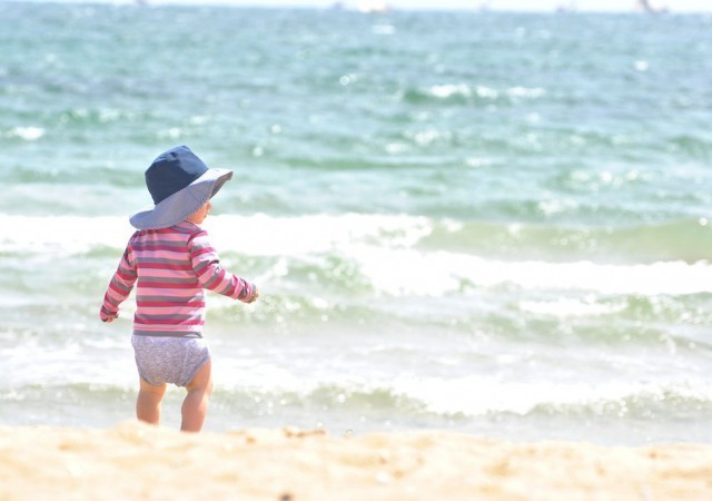 Protéger bébé de la chaleur et du soleil