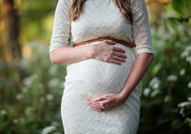 Guide de survie pour femme enceinte à un mariage