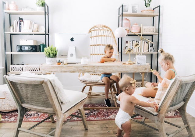 Travailler à la maison avec un bébé : une fausse bonne idée ?