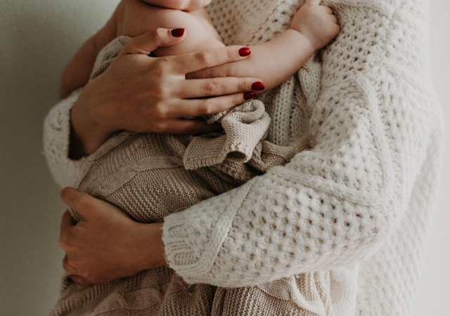 Solitude jeune maman après accouchement post partum