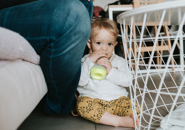 Comment faire accepter le biberon à un bébé allaité ?