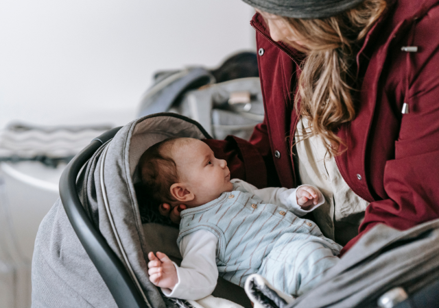 Quelle poussette choisir pour voyager avec bébé ?