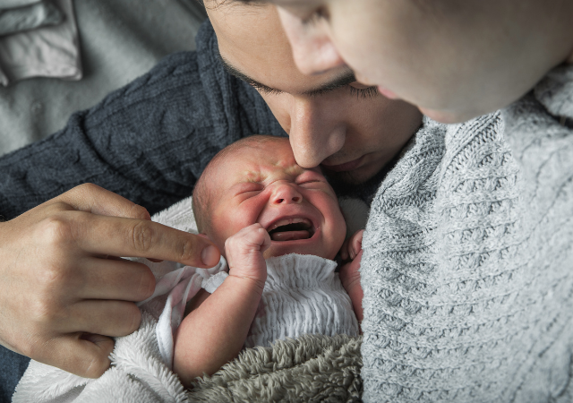 Bébé refuse la tétine, pourquoi et que faire ?